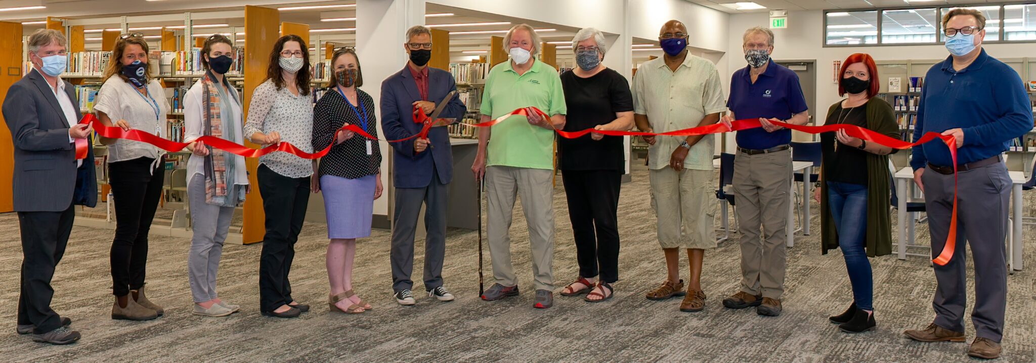 Library Leaders hold ribbon to be cut